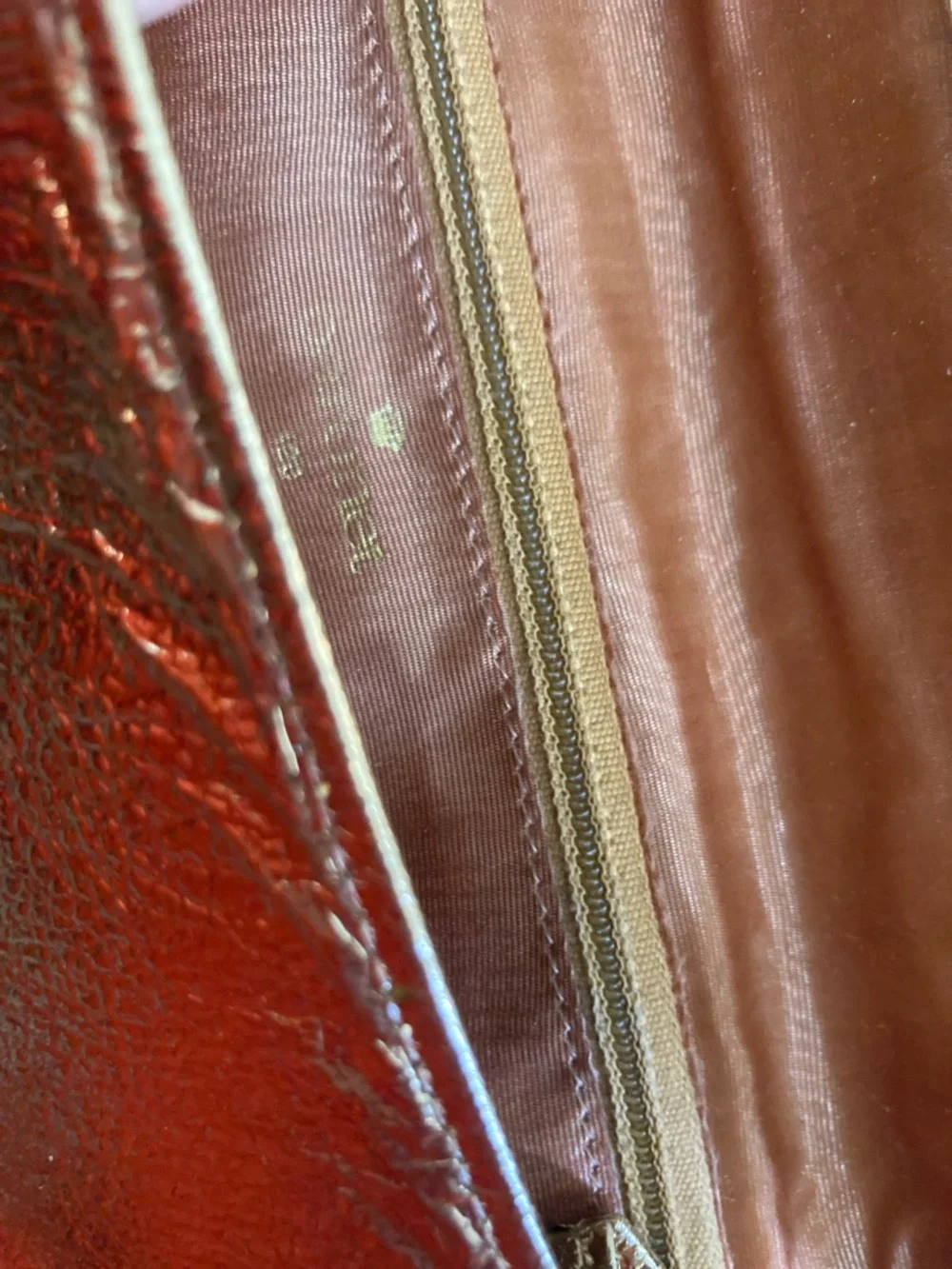Baronet snaps places zipper